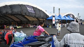 FOTO: Kamboja-Thailand Memanas, Sirkuit Balap Jadi Kamp Pengungsian
