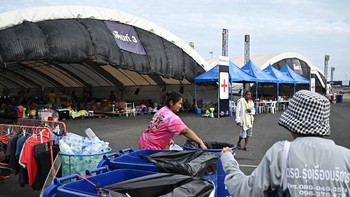 FOTO: Kamboja-Thailand Memanas, Sirkuit Balap Jadi Kamp Pengungsian