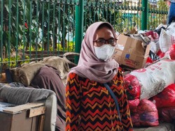 Bau Sampah di Ciputat Bikin Pelanggan Warkop Kabur