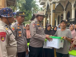 Polres Pelalawan Kirim Bantuan Sembako ke Korban Bencana di Solok Sumbar