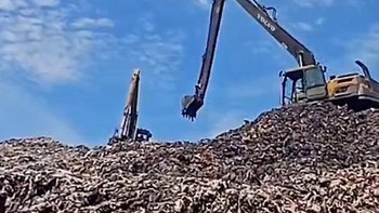 Penampakan Gunung Sampah di TPA Cipeucang Tangsel yang Overload