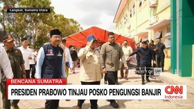 VIDEO: Presiden Prabowo Tinjau Posko Pengungsi Banjir