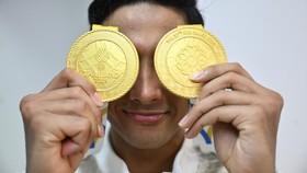 FOTO: Kilau Emas Alwi Farhan di SEA Games 2025