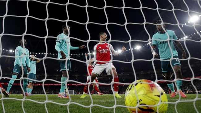 Klasemen Liga Inggris mengalami perubahan usai Arsenal meraih kemenangan. Berikut klasemen Liga Inggris usai Arsenal mengalahkan Wolverhampton Wanderers.