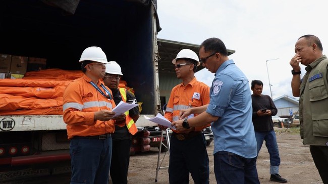 Menteri ESDM Bahlil Lahadalia mengumumkan bantuan untuk masyarakat terdampak bencana di Batangtoru, Sumatra Utara, termasuk pemulihan infrastruktur energi.