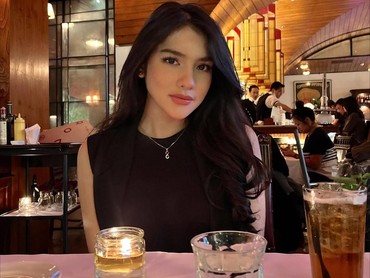 Davina Karamoy Disebut Selingkuh dengan Eks Menpora, Ucapan Lawas Sang Ayah Disorot