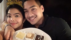 Kini Diunfollow, 7 Potret Dito Eks Menpora dengan Istri yang Setia Mendampinginya