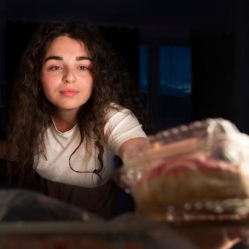 3 Makanan di Dapur yang Diam-Diam Bikin Pola Tidur Berantakan