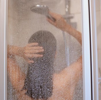 Benarkah Mandi Setelah Makan Berpengaruh Buruk bagi Kesehatan?