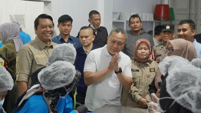 Kepada Zulhas, para petani meminta agar pemerintah dapat memberikan bantuan tunjangan hidup sementara bagi para korban bencana setidaknya selama 6 bulan.