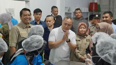 Menko Zulhas Simak 'Curhat' Petani dan Warga Terdampak Banjir Aceh