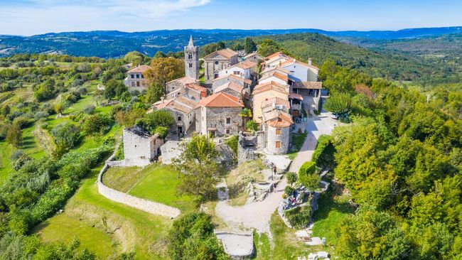 Siapa sangka sebuah kota kecil di Kroasia menjadi terkenal karena kecantikan dan keunikannya.