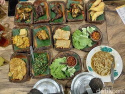 Menikmati Sajian Khas Nusantara di Tempat Bernuansa Jadul di Garut