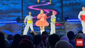 Setia Band dan Ayu Ting Ting Goyang Panggung HUT Transmedia 24 Ours