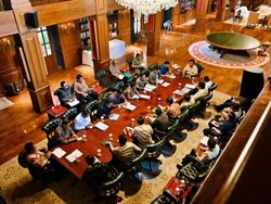 Prabowo Kumpulkan Menteri ke Hambalang, Minta Penanganan Bencana Dipercepat