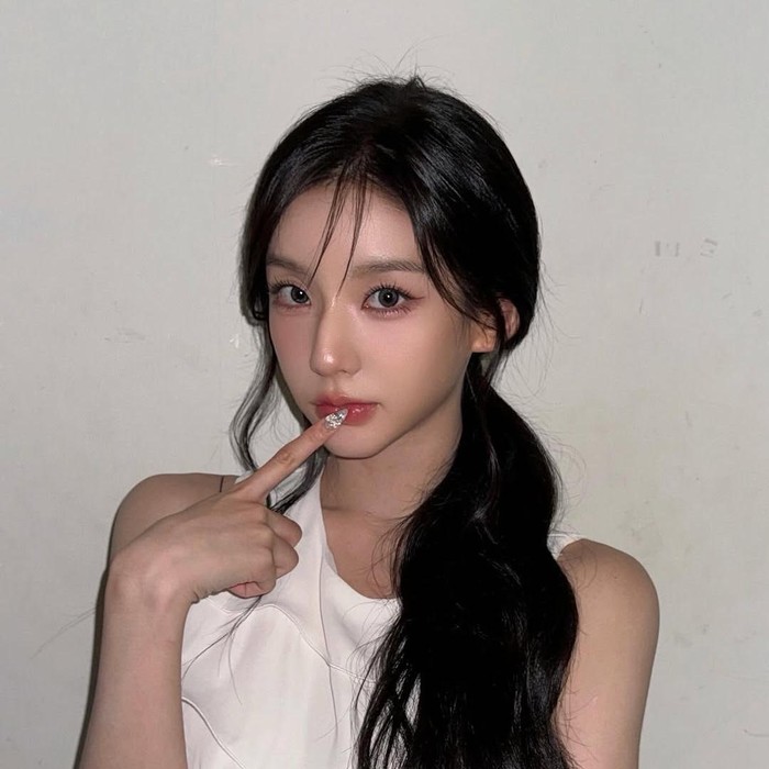 Kepastian keluarnya Soodam ini diumumkan langsung oleh VINE Entertainment pada 12 Desember 2025. Alasan utamanya adalah masa kontrak eksklusif Soodam yang sudah berakhir di tanggal tersebut.