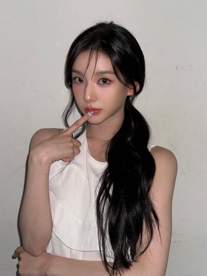 Kepastian keluarnya Soodam ini diumumkan langsung oleh VINE Entertainment pada 12 Desember 2025. Alasan utamanya adalah masa kontrak eksklusif Soodam yang sudah berakhir di tanggal tersebut.