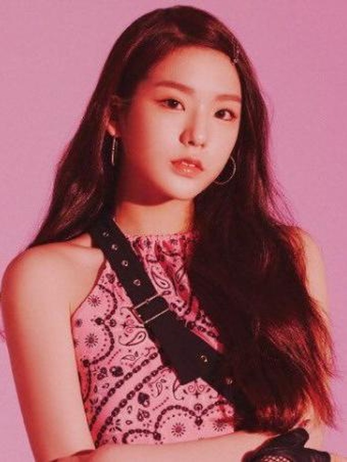 Buat kamu yang mungkin belum tahu banyak, Soodam, atau nama aslinya Lee Soo Dam, adalah penyanyi kelahiran 9 November 1999 asal Korea Selatan. Dia debut bersama SECRET NUMBER pada 19 Mei 2020.