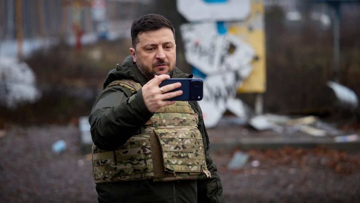 Zelensky Pamer Selfie di Kupiansk usai Berhasil Direbut dari Rusia