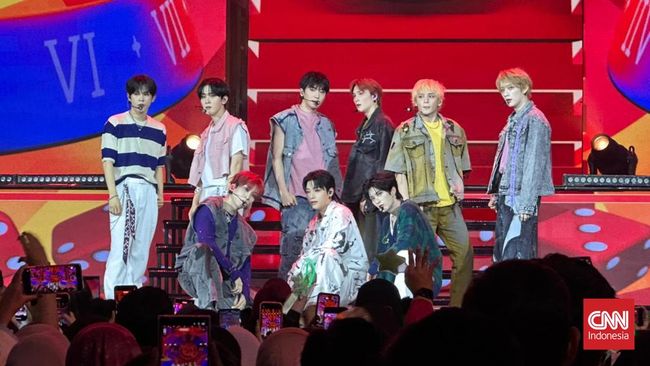 Boy group asal Korea Selatan XODIAC sukses memanaskan suasana perayaan HUT Transmedia 24 Ours lewat penampilan energik mereka.