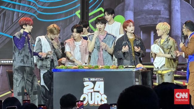 Boy group asal Korea Selatan XODIAC menghadirkan suasana hangat dan penuh canda saat menyapa penggemar dalam perayaan HUT Transmedia 24 Ours.