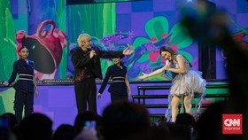 FOTO: Alibi XODIAC x Ayu Ting Ting di HUT Transmedia 24 Ours