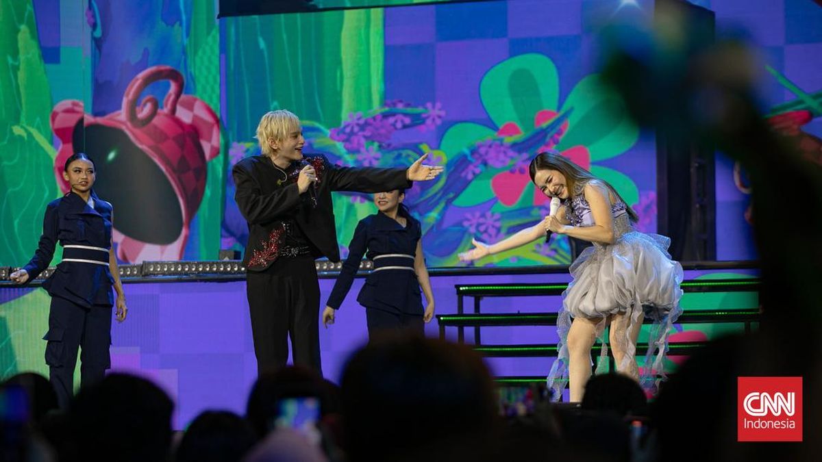 FOTO: Alibi XODIAC x Ayu Ting Ting di HUT Transmedia 24 Ours