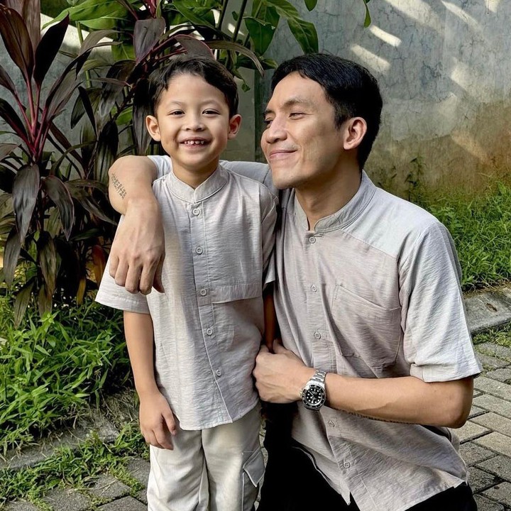 <p>Untuk merayakan hari spesial sang anak, Desta membagikan beberapa potretnya bersama Miguel yang kini tumbuh menjadi anak tampan. Ayah tiga anak ini juga menyiapkan kue ulang tahun spesial untuk merayakan momen istimewa Miguel. (Foto: Instagram @desta80s)</p>