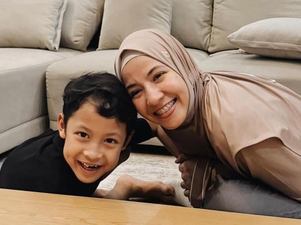 5 Potret Miguel Anak Bungsu Desta di Usia 7 Tahun, Natasha Rizky Beri Wejangan Ini