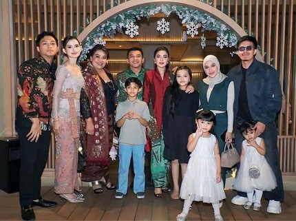 Ashanty hingga Krisdayanti Kompak Hadiri Wisuda Calon Mantu, Sarah Menzel