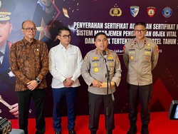 Polri Serahkan Sertifikat Audit Sistem Pengamanan Objek Vital Nasional 2025