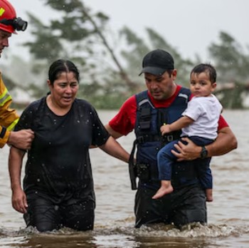 Bantuan Psikologis yang Patut Diberikan untuk Korban Bencana Alam agar Tak Merasa Sendirian