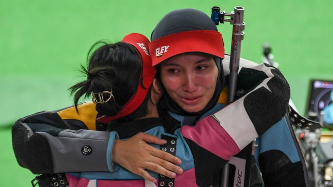 Dewi Laila menjadi salah satu atlet Indonesia yang bersinar di SEA Games 2025. Menariknya, ia merebut dua medali emas tersebut dalam kondisi hamil empat bulan.