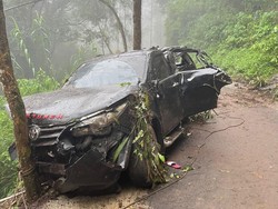 Fortuner Terjun ke Jurang Jalur Wisata Bromo, 2 Orang Tewas-4 Alami Luka