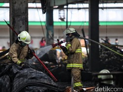 Polisi Pastikan Tak Ada Korban di Kebakaran Pasar Induk Kramat Jati