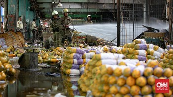 FOTO: Kebakaran Pasar Induk Kramat Jati