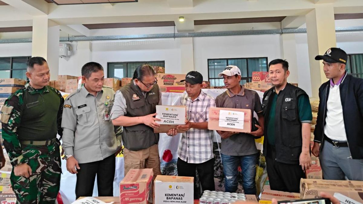 Kementan Kirim Bantuan Tahap III ke Sumatera Pakai KRI Makassar 590