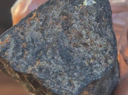 3 Mahasiswa Ini Temukan Meteorit di Daerah Terpencil Australia Pakai Teknologi