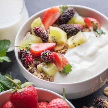 Selain Baik untuk Pencernaan, Ini 4 Manfaat Mengejutkan Yogurt untuk Kulit