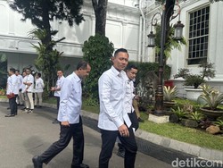Menteri-menteri Tiba di Istana Jelang Sidang Kabinet Sore Ini