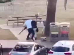 Video: Momen Heroik Ahmed Rebut Senjata Pelaku Penembakan di Australia