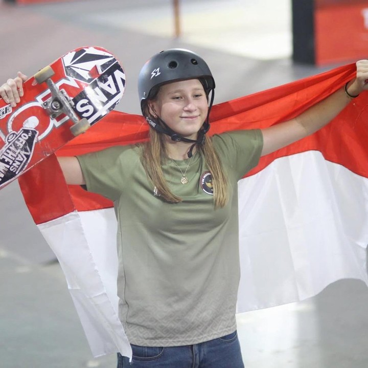 <p>Usut punya usut, ternyata gadis berusia 13 tahun ini telah menguasai kemampuan bermain skateboard sejak dini. Bahkan, saat di usia 10 tahun, Malana berhasil lolos seleksi atlet Nasional dalam <em>Road To Asian Games Hangzhou China.</em> (Foto: Instagram @afandy_dh)</p>