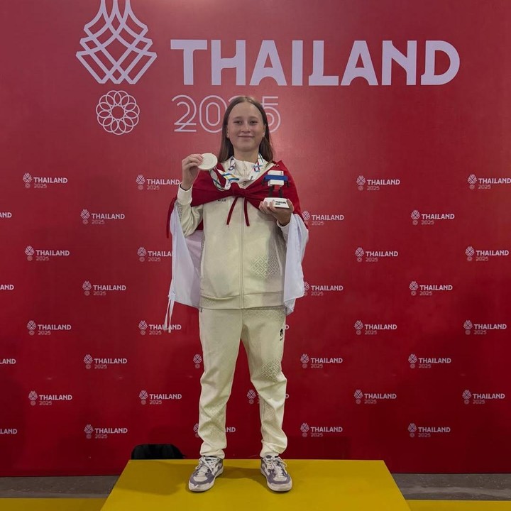 <p>Atlet skateboard putri Indonesia, Ni Wayan Malana Fairbrother berhasil mencuri perhatian publik setelah meraih medali perak cabang olahraga skateboard di SEA Games Thailand 2025. (Foto: Instagram @afandy_dh)</p>