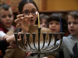 Mengenal Hanukkah, Festival Umat Yahudi di Balik Penembakan Pantai Bondi