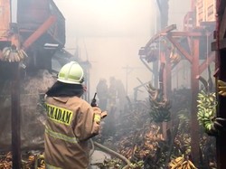 Total 350 Kios Hangus Terbakar di Pasar Induk Kramat Jati, Kerugian Rp 10 M