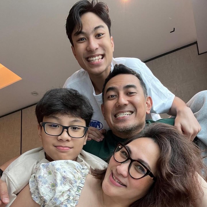 <p>Lewat unggahan itu, Sabria turut mengungkapkan rasa syukur.&nbsp;&ldquo;Terima kasih ya Allah atas segala nikmat sehat, rejeki dan bahagia di umurku yang baru ini ada di dalam pelukan orang2 yang kucintai,&rdquo; tulis Sabria, dikutip dari laman Instagram <em>@sabriakono,</em> Senin (15/12/2025).&nbsp;(Foto: Instagram @sabriakono)</p>