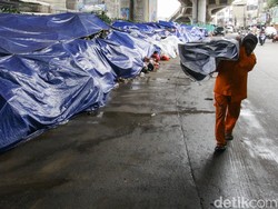 Video Tumpukan Sampah di Kolong Flyover Ciputat Kini Ditutupi Terpal