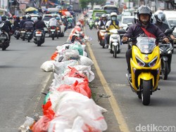 Video Pemilik Warung Makan Turun Omzet Gegara Tumpukan Sampah di Tangsel