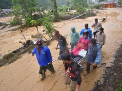 Video Banjir Bandang Susulan di Batu Busuk Padang, Warga Dievakuasi