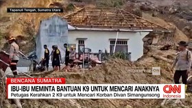 VIDEO: Ibu Minta Bantuan Anjing K9 Cari Anak Korban Longsor
